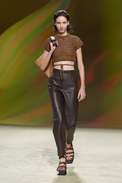 Look 14